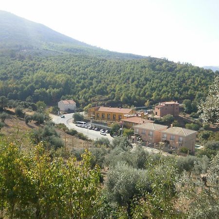 Hostal Restaurante Solaire Castañar de Ibor Kültér fotó