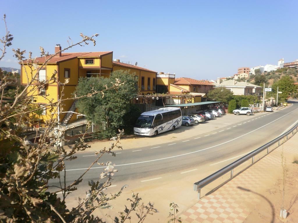 Hostal Restaurante Solaire Castañar de Ibor Kültér fotó